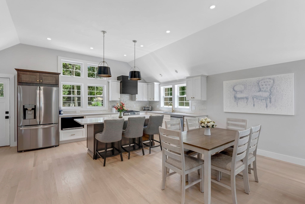 194 Hinckley Road Barnstable, MA 02601 - Photo 5 of 32