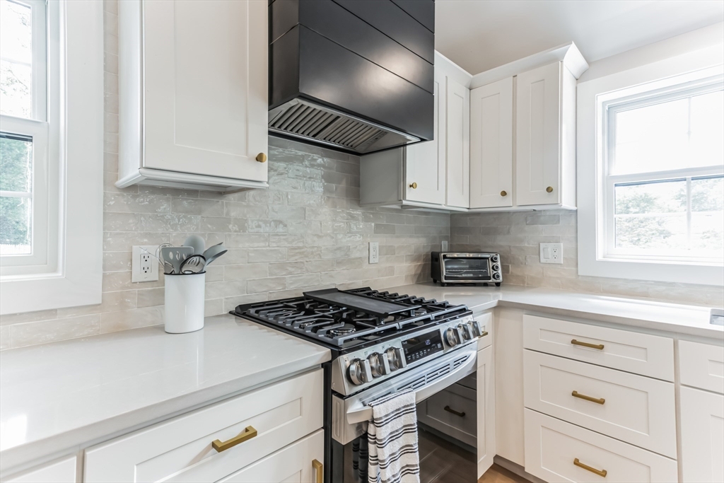 194 Hinckley Road Barnstable, MA 02601 - Photo 8 of 32