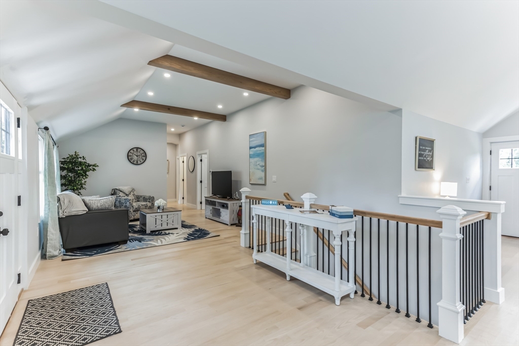 194 Hinckley Road Barnstable, MA 02601 - Photo 9 of 32