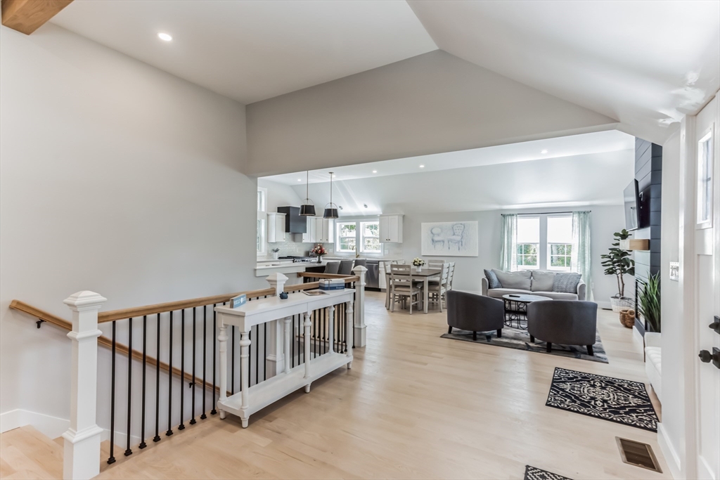 194 Hinckley Road Barnstable, MA 02601 - Photo 10 of 32