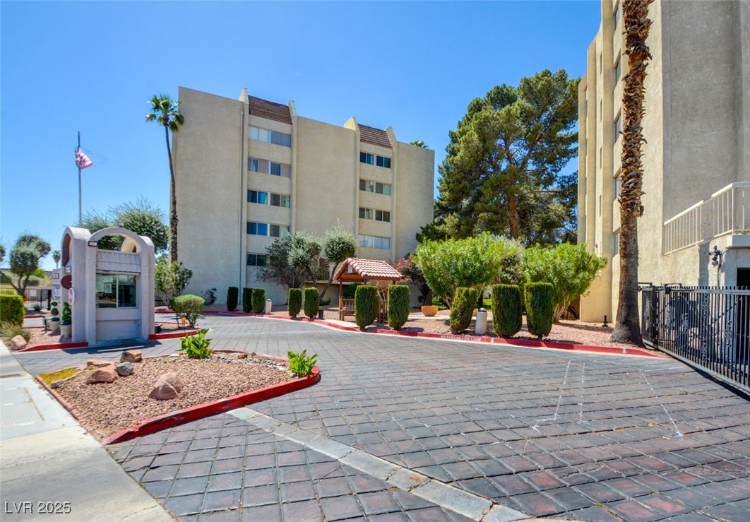 745 North Royal Crest Circle, Unit 127 Las Vegas, NV 89169 - Photo 7 of 26