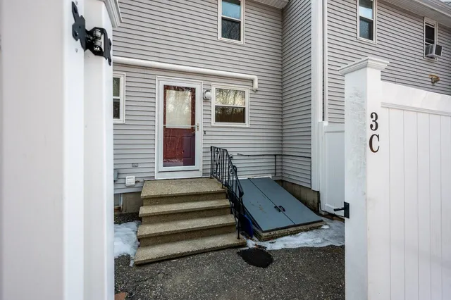 $379,900 | 3 Greenfield Drive, Unit C, Dover, NH 03820