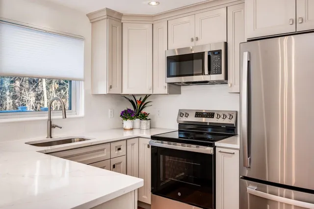 $379,900 | 3 Greenfield Drive, Unit C, Dover, NH 03820