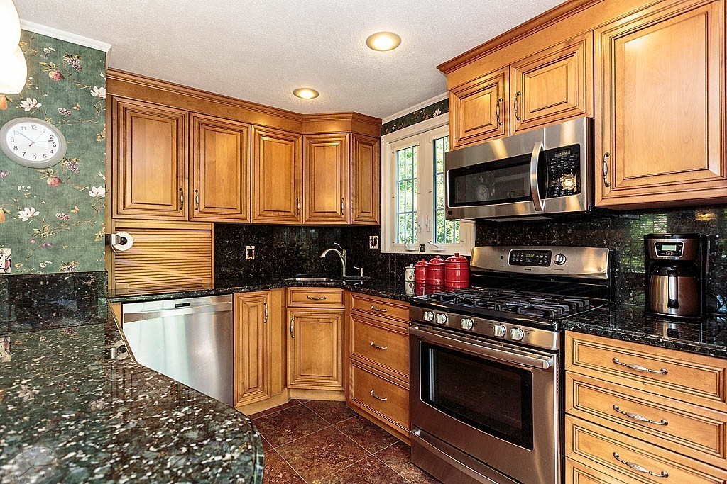 3 Jayson Road Methuen, MA 01844 - Photo 2 of 27 Gallery Image 2