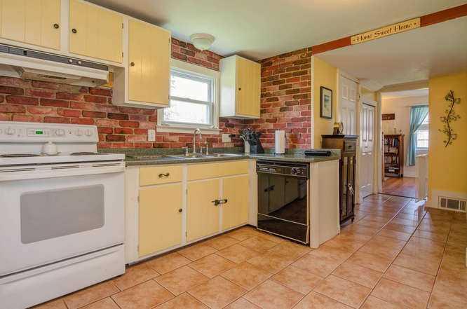 288 Park Road Westbrook, ME 04092 - Photo 10 of 28 Kitchen.