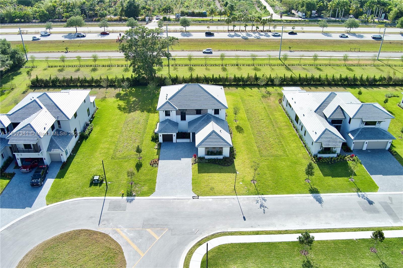 2391 Southwest 123rd Terrace Davie, FL 33325 - Photo 2 of 27