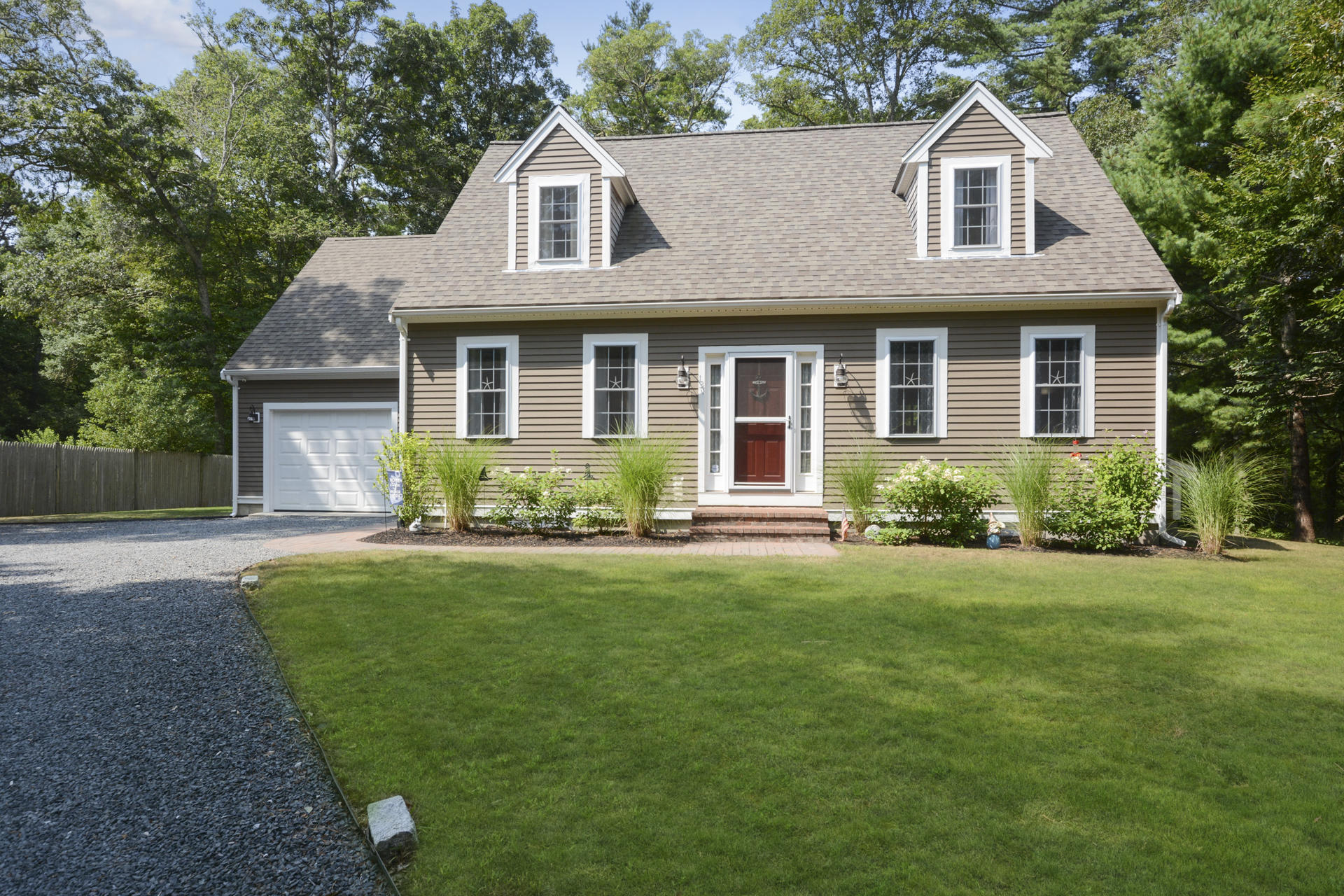 131 Meetinghouse Road Mashpee, MA 02649 - Photo 1 of 19 000-photo--8511539