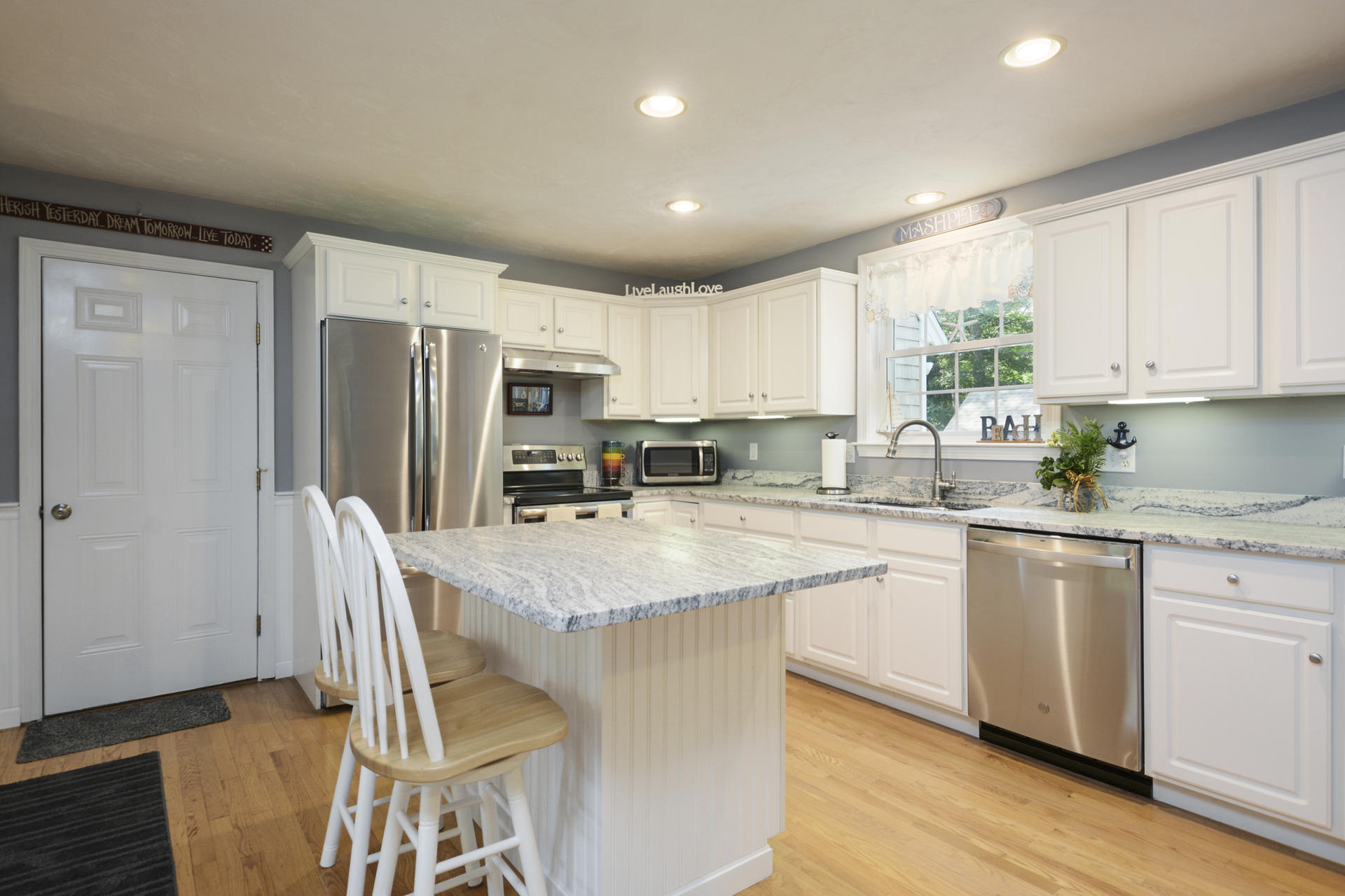 131 Meetinghouse Road Mashpee, MA 02649 - Photo 10 of 19 009-photo--8511550