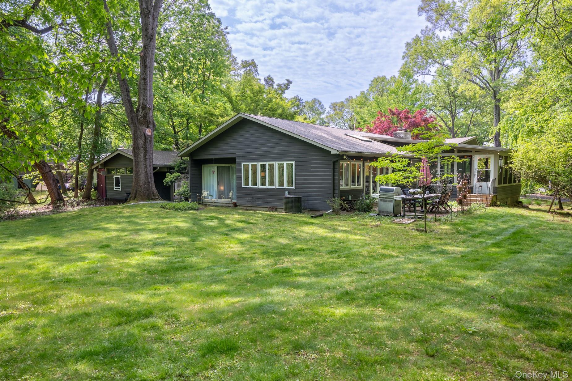35 Hickory Hill Road Tappan, NY 10983 - Photo 3 of 27
