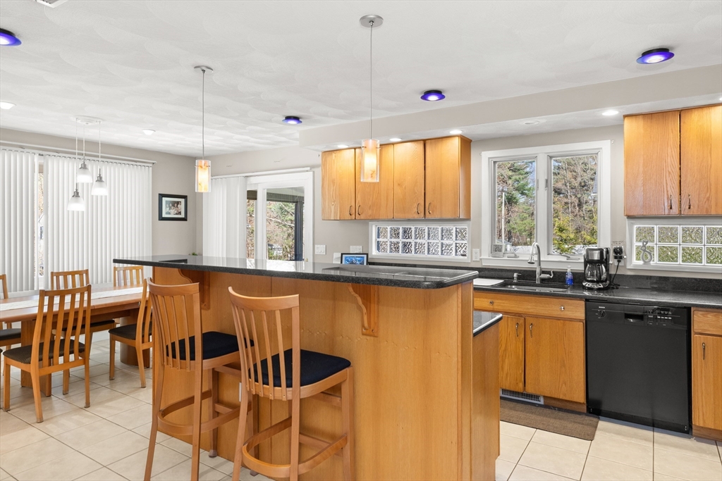 12 Lincoln Road Billerica, MA 01821 - Photo 8 of 41 Gallery Image 8