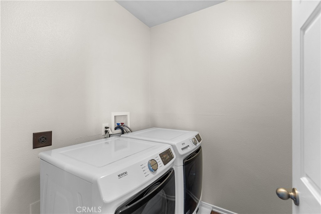 33657 Emerson Way, Unit C Temecula, CA 92592 - Photo 21 of 32 a utility room with dryer and washer