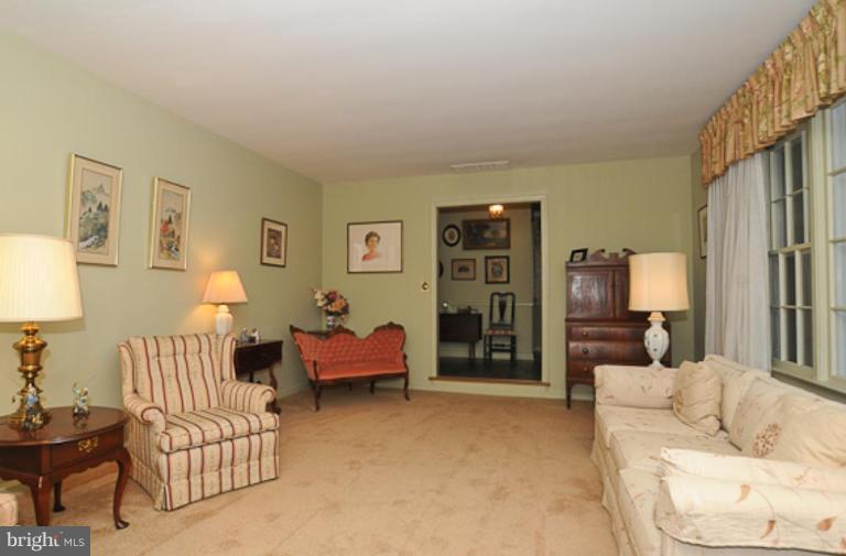 205 Providence Road Annapolis, MD 21409 - Photo 4 of 20 a living room with furniture and a lamp