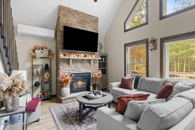 $429,900 | 4 Redwood Drive, Albrightsville, PA 18210