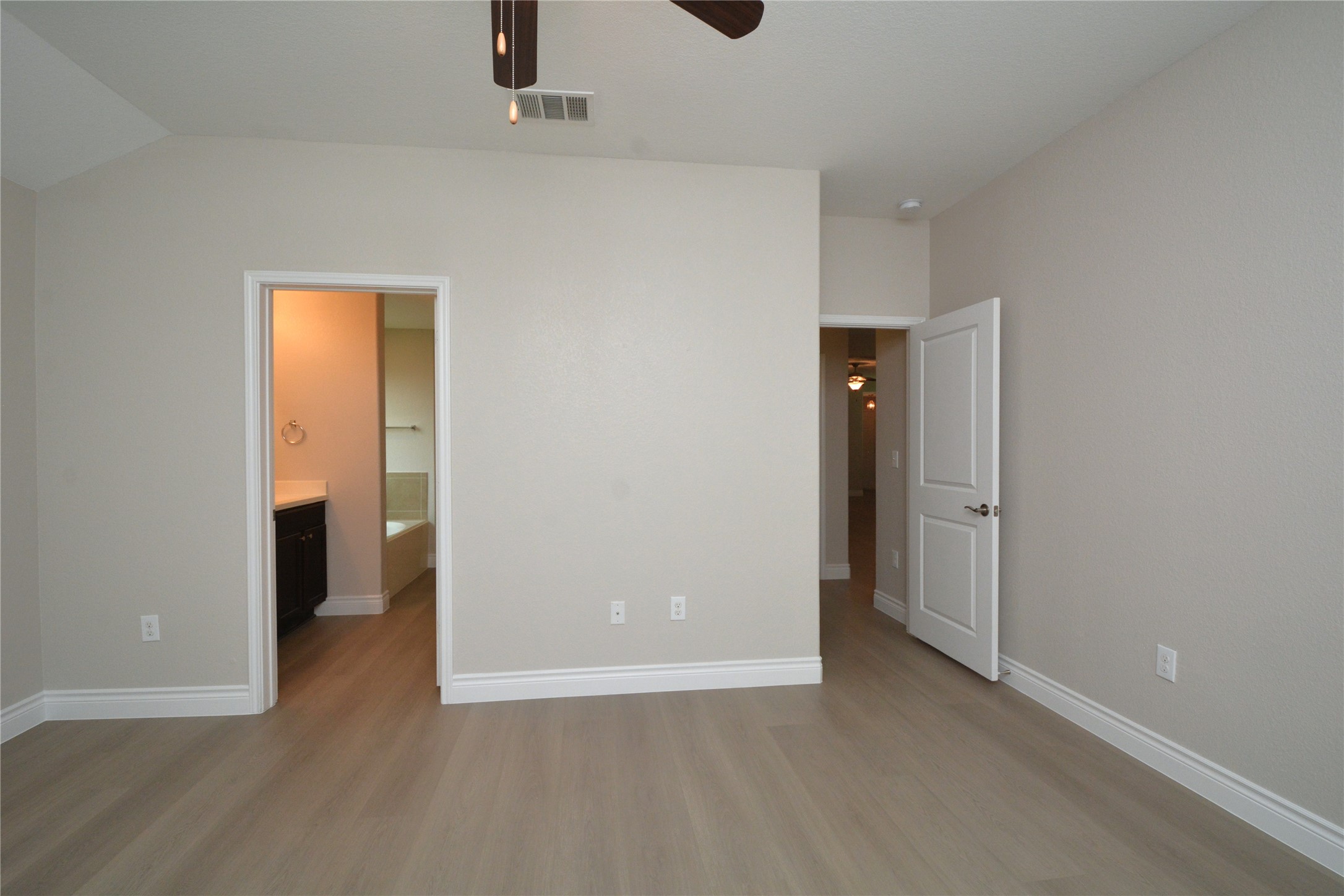 3901 Colorado High Avenue Austin, TX 78744 - Photo 14 of 39 a view of an empty room with closet and a window