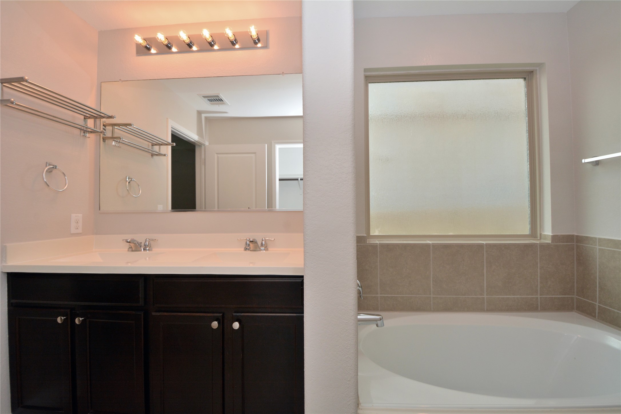 3901 Colorado High Avenue Austin, TX 78744 - Photo 16 of 39 a bathroom with a bathtub and a sink