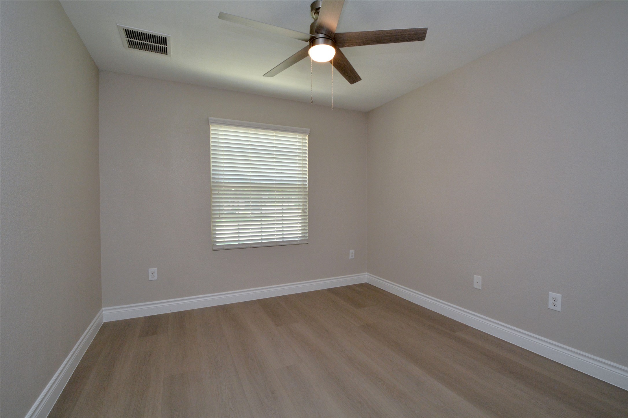 3901 Colorado High Avenue Austin, TX 78744 - Photo 25 of 39 an empty room with a window