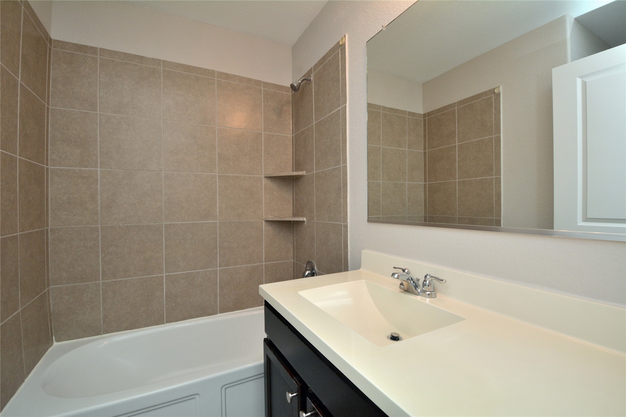 3901 Colorado High Avenue Austin, TX 78744 - Photo 28 of 39 a bathroom with a sink and a bathtub