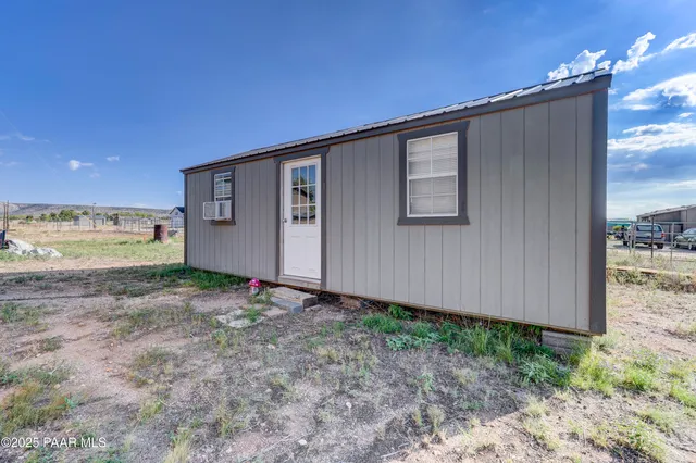 a view of a yard with a tree