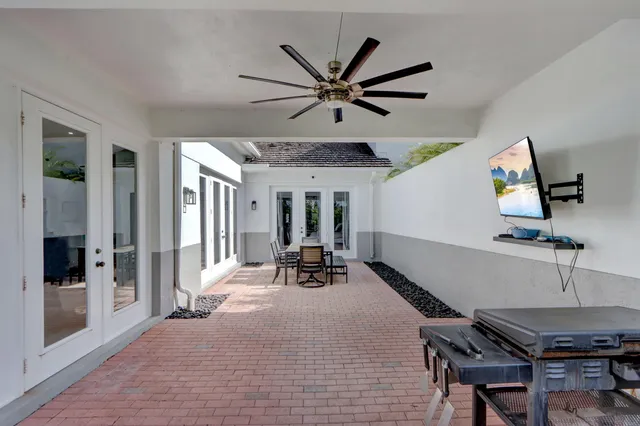 $939,000 | 5885 Northwest 40th Terrace, Boca Raton, FL 33496