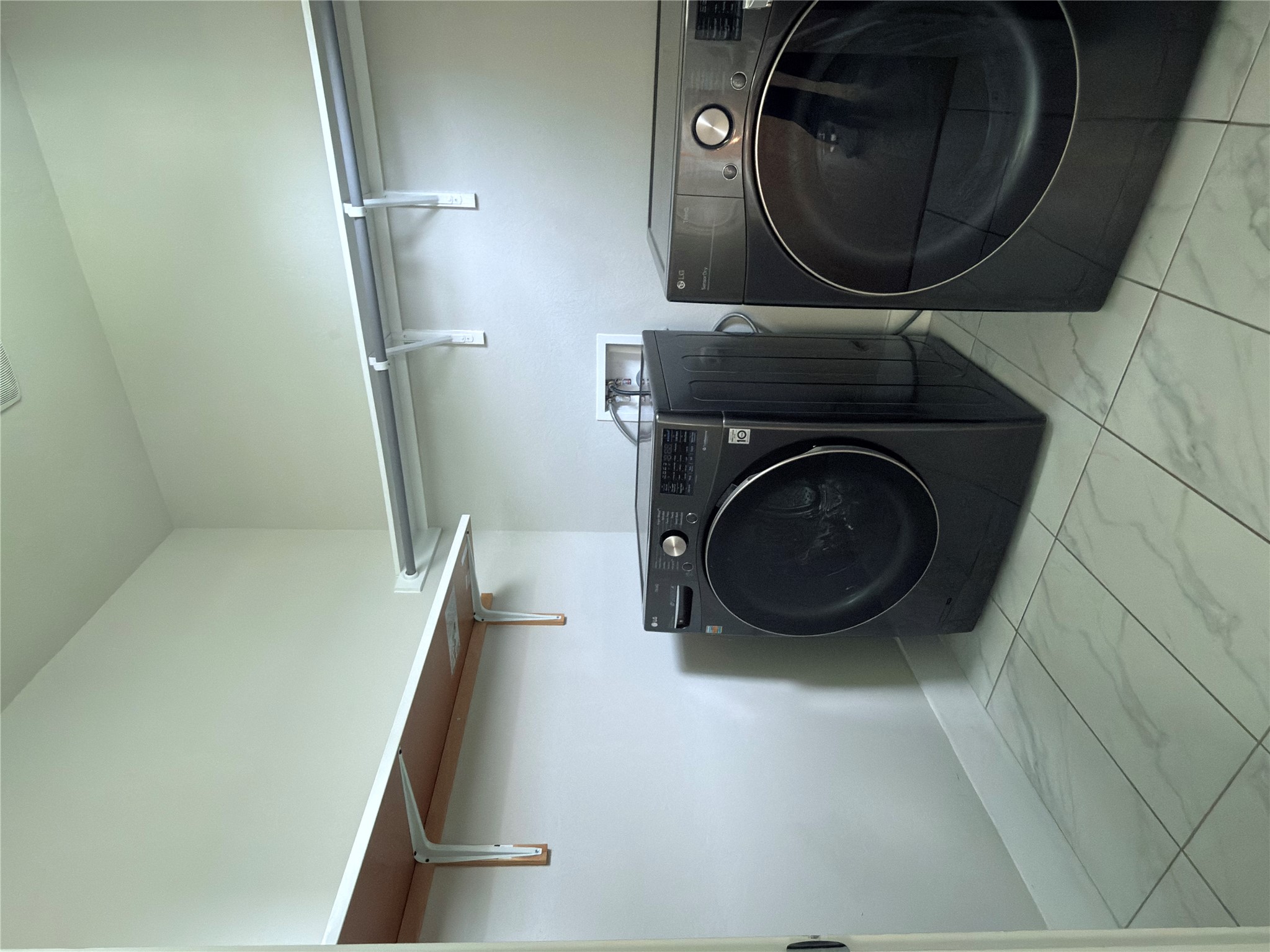 11216 Gadsen Lane Austin, TX 78754 - Photo 20 of 36 Functional laundry room featuring a shelf, hanging rod, and ample floor space.