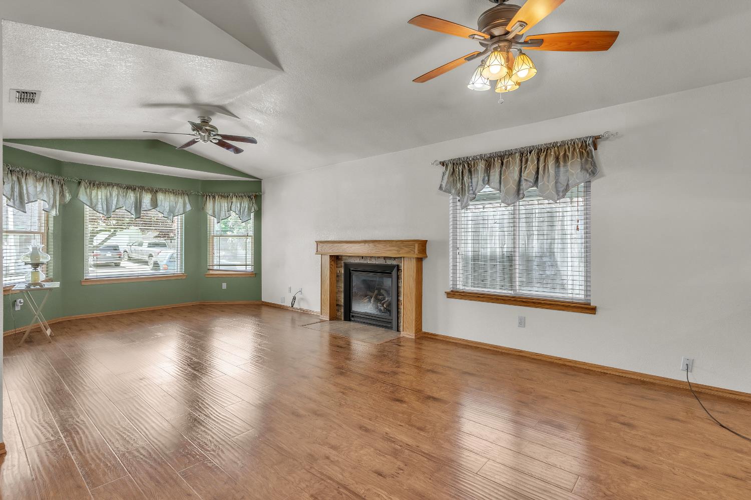 663 Carr Way Galt, CA 95632 - Photo 7 of 28