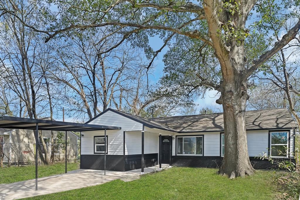 7609 St Lo Road Houston, TX 77033 - Photo 3 of 14