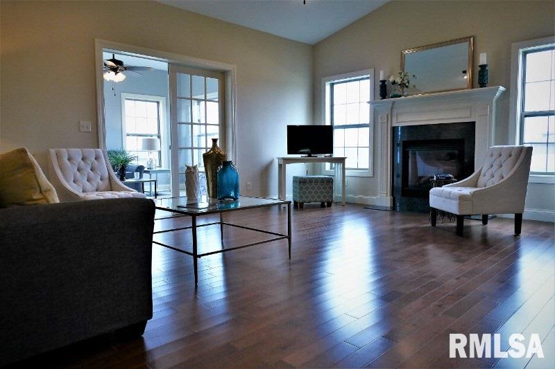 1301 Kingsbury Road Washington, IL 61571 - Photo 11 of 36 Gallery Image 11