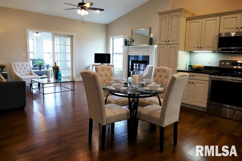 1301 Kingsbury Road Washington, IL 61571 - Photo 4 of 36 Gallery Image 4
