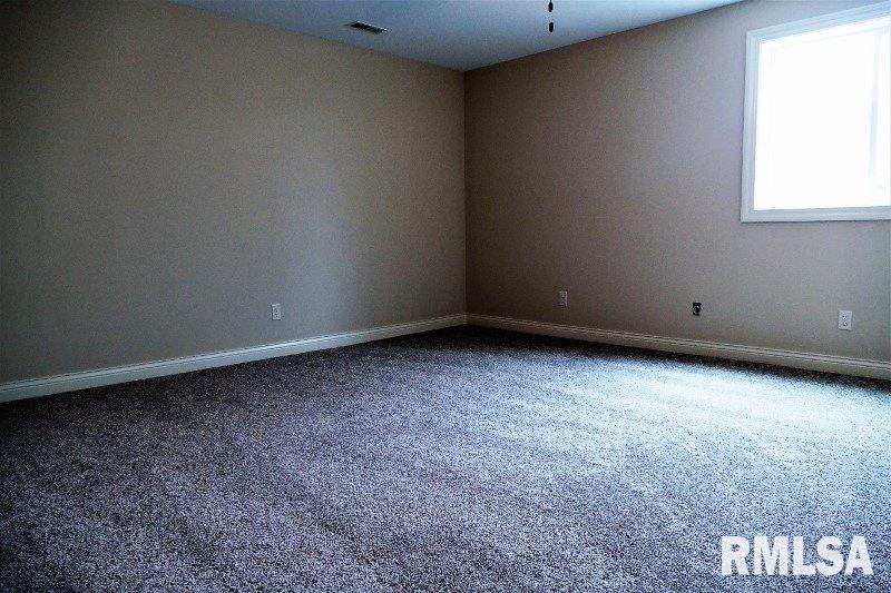 1301 Kingsbury Road Washington, IL 61571 - Photo 33 of 36 Gallery Image 33