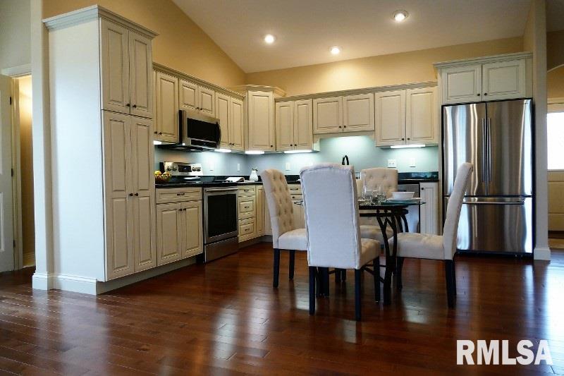 1301 Kingsbury Road Washington, IL 61571 - Photo 6 of 36 Gallery Image 6