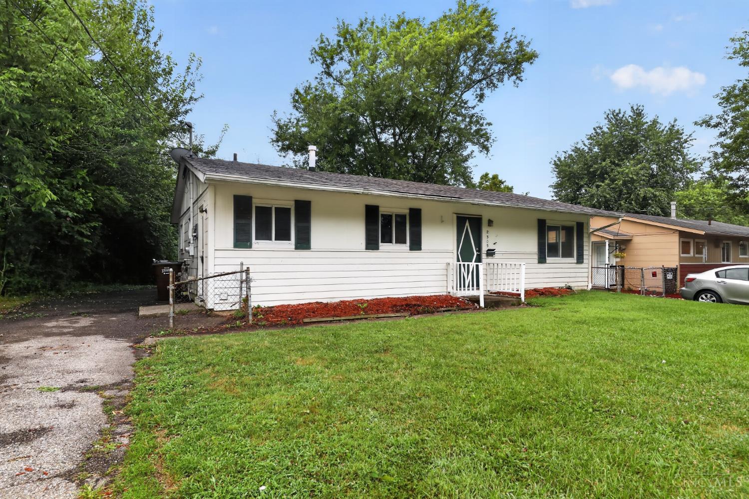 2505 Wenning Road Cincinnati, OH 45231 - Photo 4 of 31