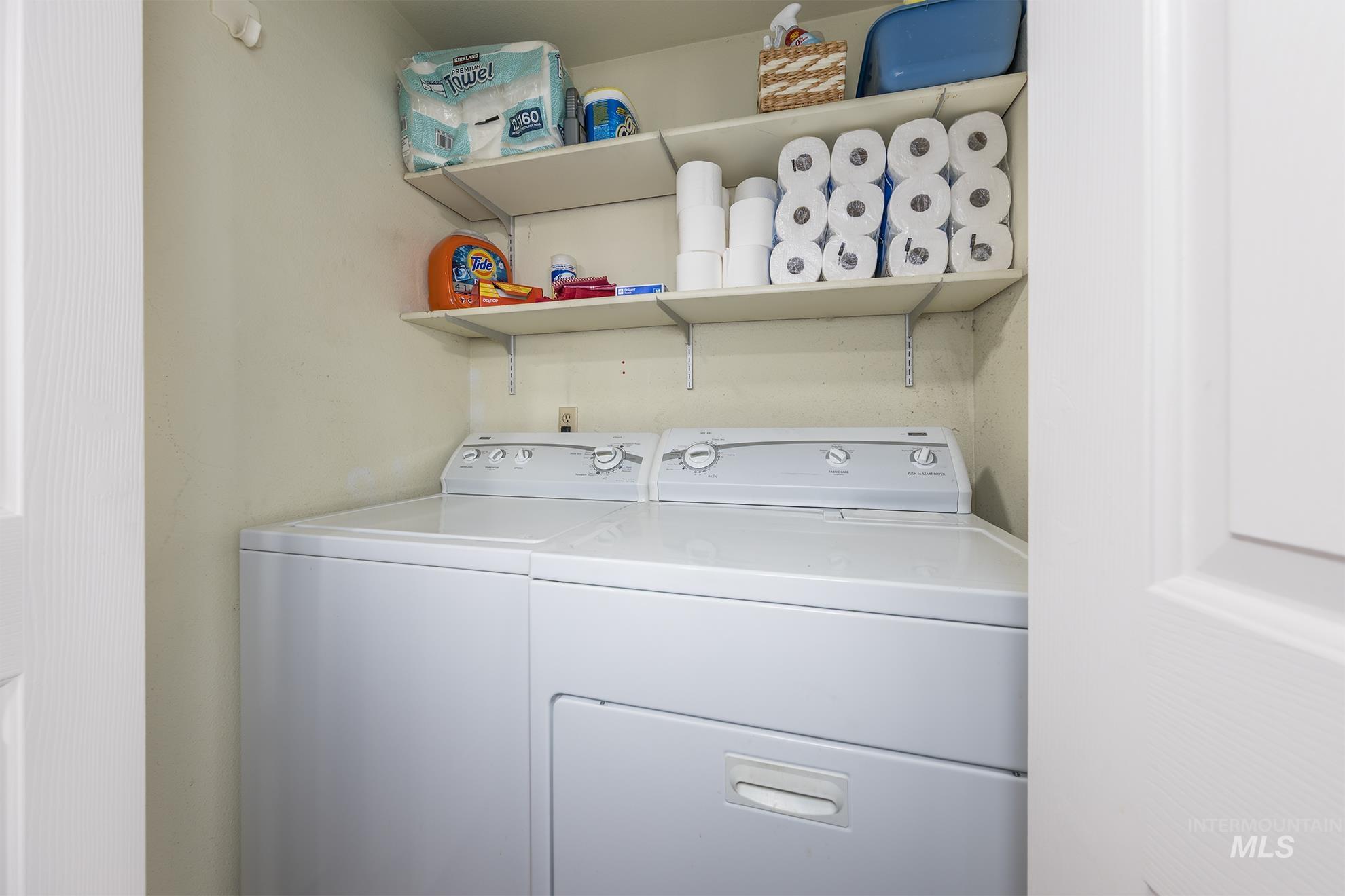 885 Airport Road Vale, OR 97918 - Photo 16 of 36 Washroom featuring washing machine and dryer