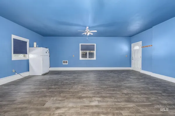 $379,000 | 885 Airport Road, Vale, OR 97918