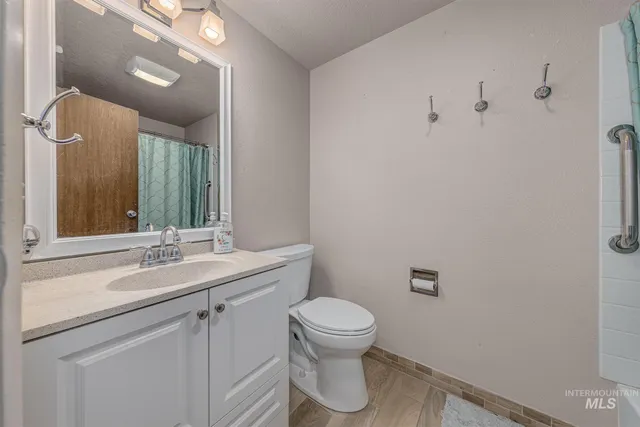 $379,000 | 885 Airport Road, Vale, OR 97918