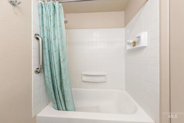 $379,000 | 885 Airport Road, Vale, OR 97918