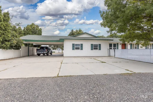 $379,000 | 885 Airport Road, Vale, OR 97918