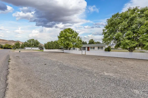 $379,000 | 885 Airport Road, Vale, OR 97918