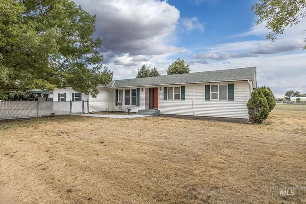 $379,000 | 885 Airport Road, Vale, OR 97918