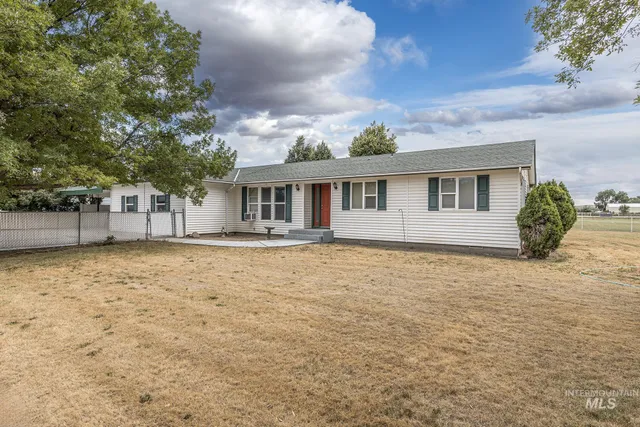 $379,000 | 885 Airport Road, Vale, OR 97918