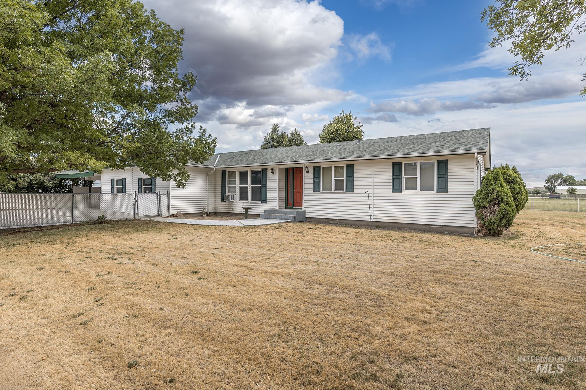 885 Airport Road Vale, OR 97918 - Photo 27 of 36 Ranch-style house featuring a patio area