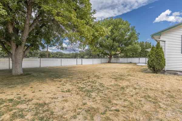 $379,000 | 885 Airport Road, Vale, OR 97918