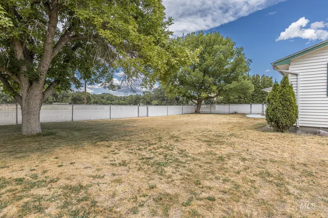 $379,000 | 885 Airport Road, Vale, OR 97918