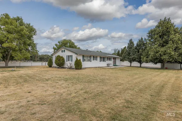 $379,000 | 885 Airport Road, Vale, OR 97918