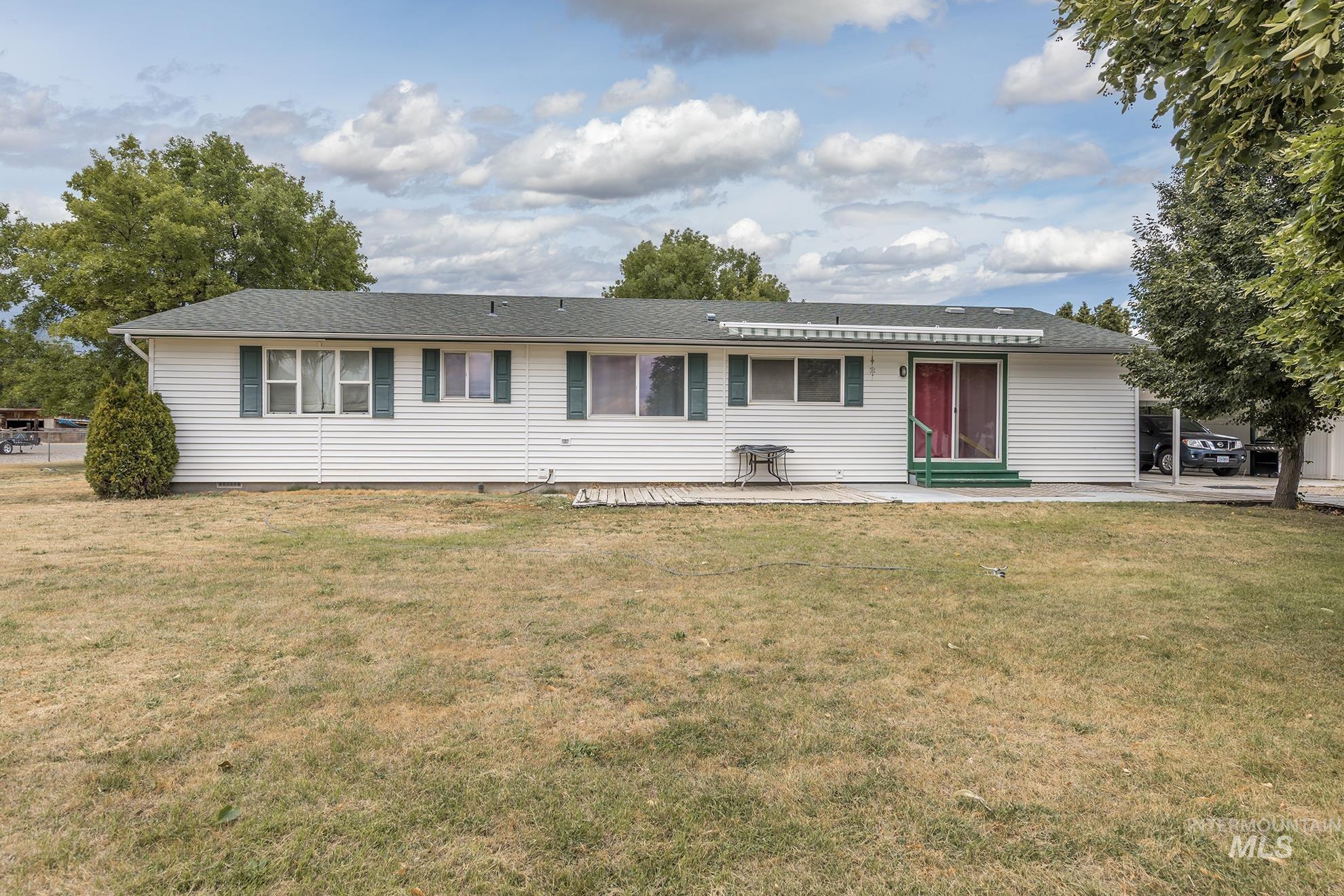 885 Airport Road Vale, OR 97918 - Photo 33 of 36 Ranch-style home featuring a patio area and a front lawn