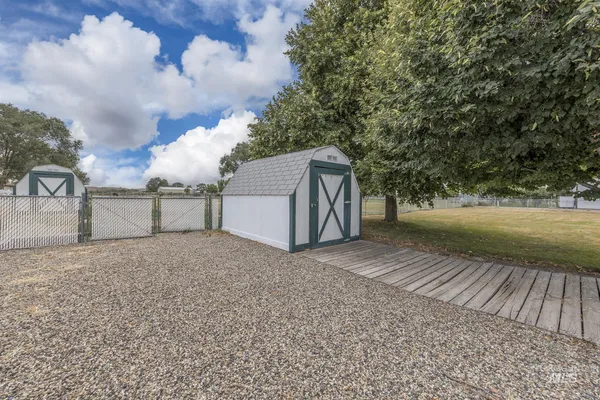 $379,000 | 885 Airport Road, Vale, OR 97918