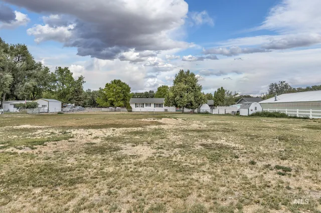 $379,000 | 885 Airport Road, Vale, OR 97918