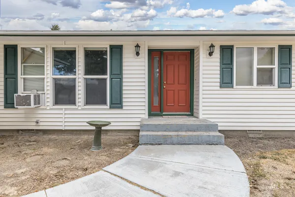 $379,000 | 885 Airport Road, Vale, OR 97918