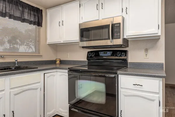 $379,000 | 885 Airport Road, Vale, OR 97918