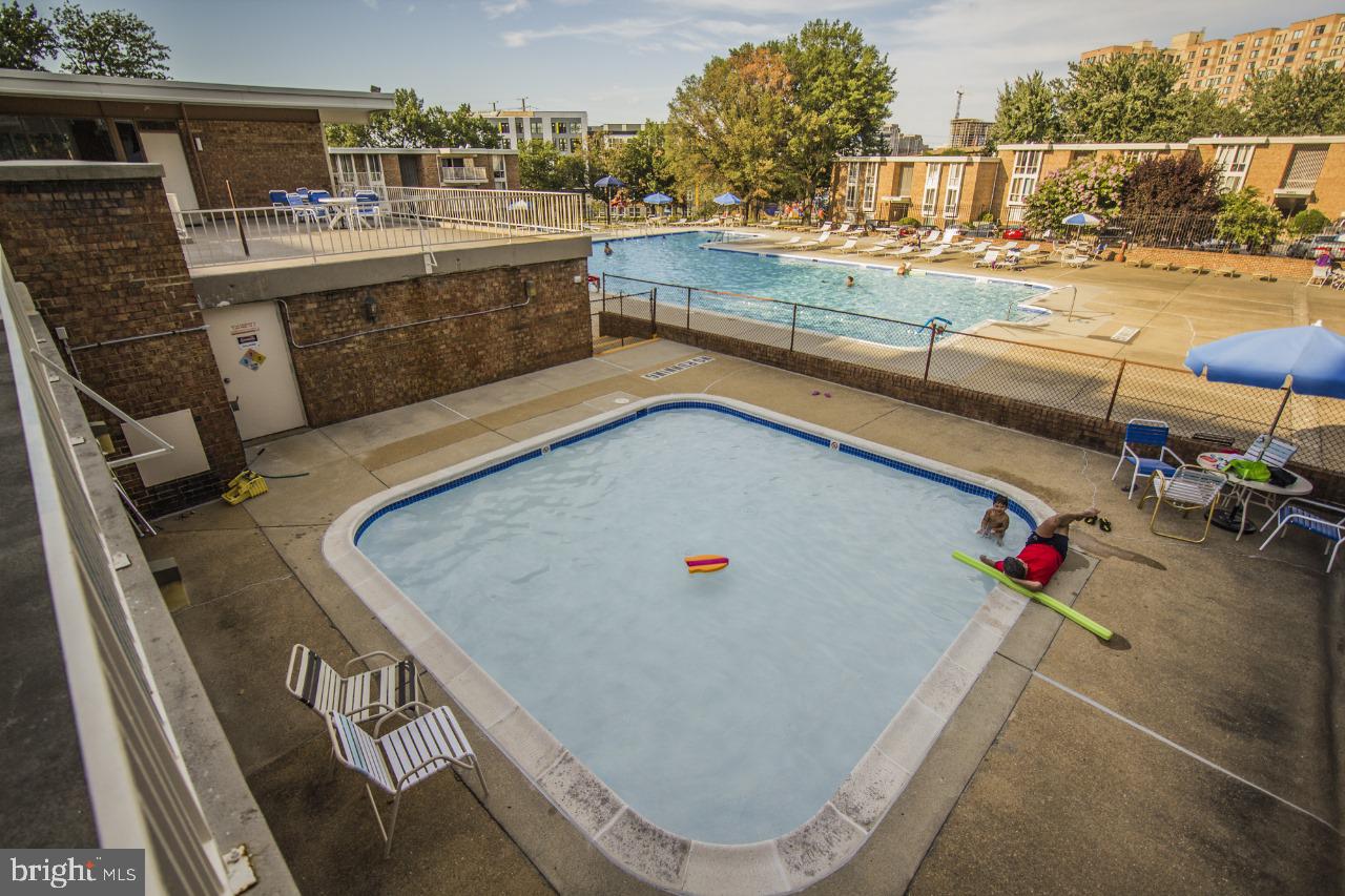 2605 Redcoat Drive, Unit 252 Alexandria, VA 22303 - Photo 13 of 26 a terrace with outdoor seating and city view