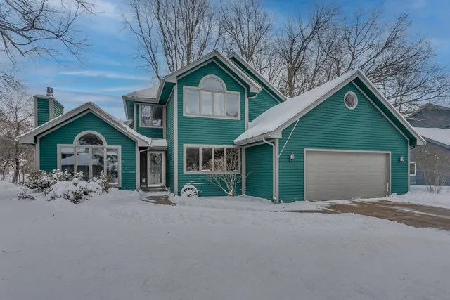 $450,000 | 3424 South Whip-Poor-Will Lane, Appleton, WI 54915